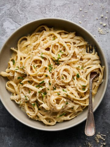 bowl of cooked pasta and sauce