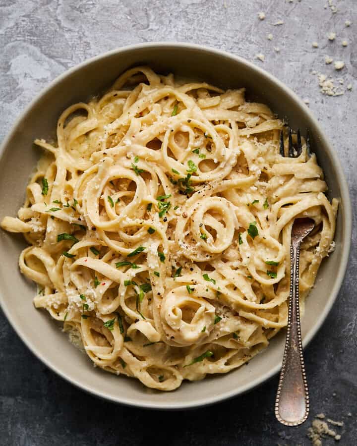 bowl of cooked pasta and sauce