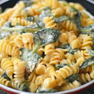 Easy to make cheesy chicken and spinach pasta