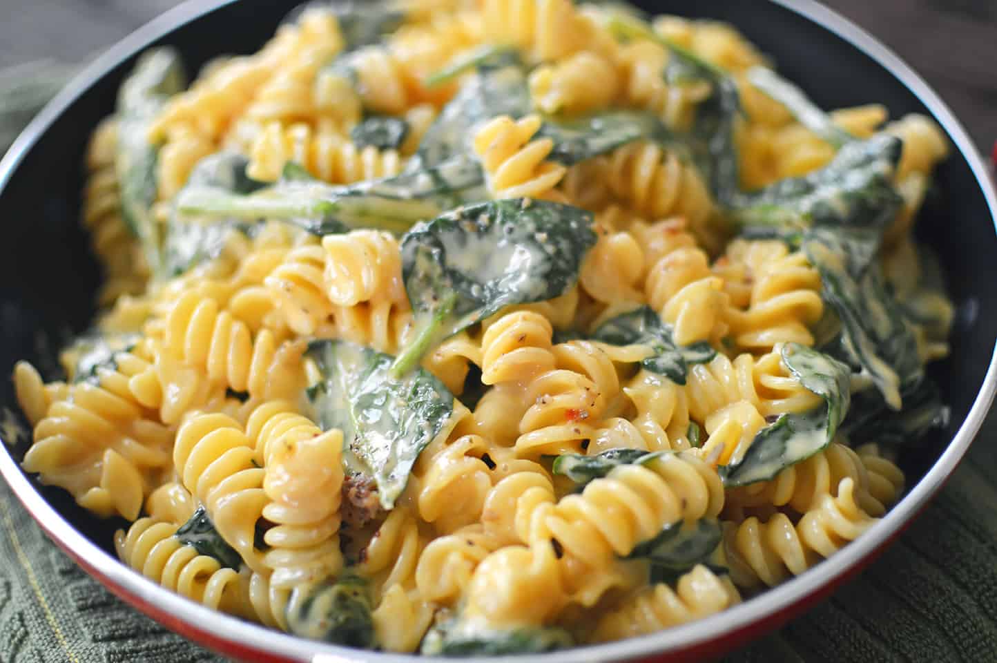 Easy to make cheesy chicken and spinach pasta