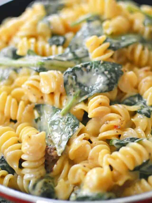 Cheesy Chicken and Spinach Pasta