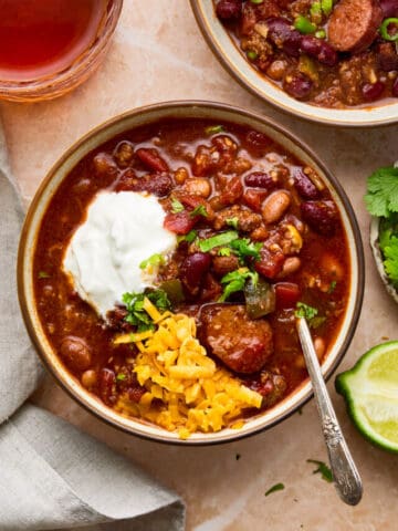 cropped-easy-slow-cooker-chli-with-sausage-4.jpg