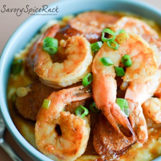 shrimp and grits in bowl
