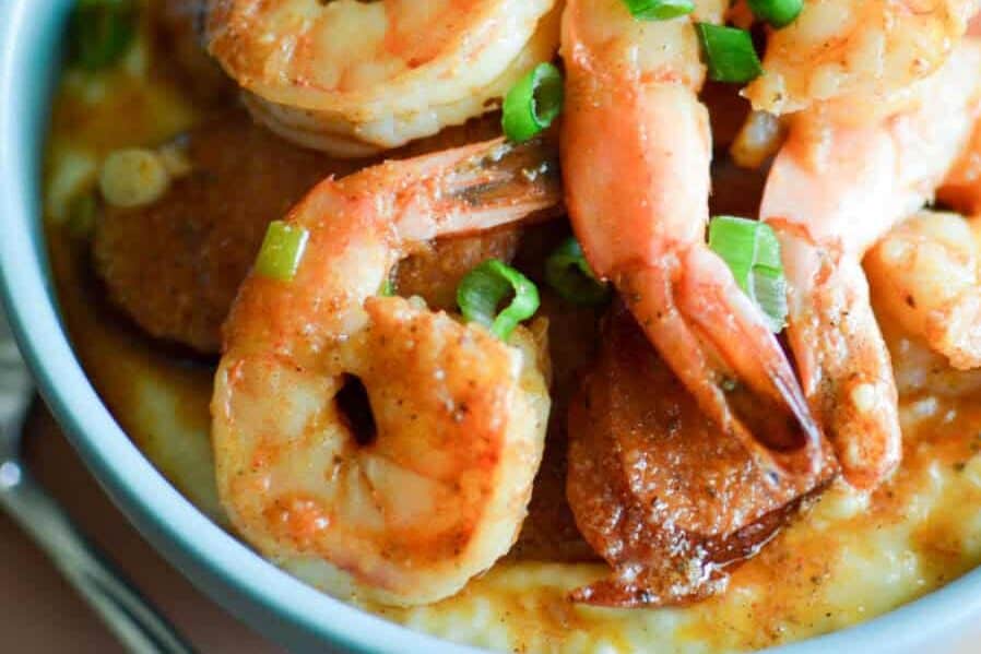 shrimp and grits in bowl